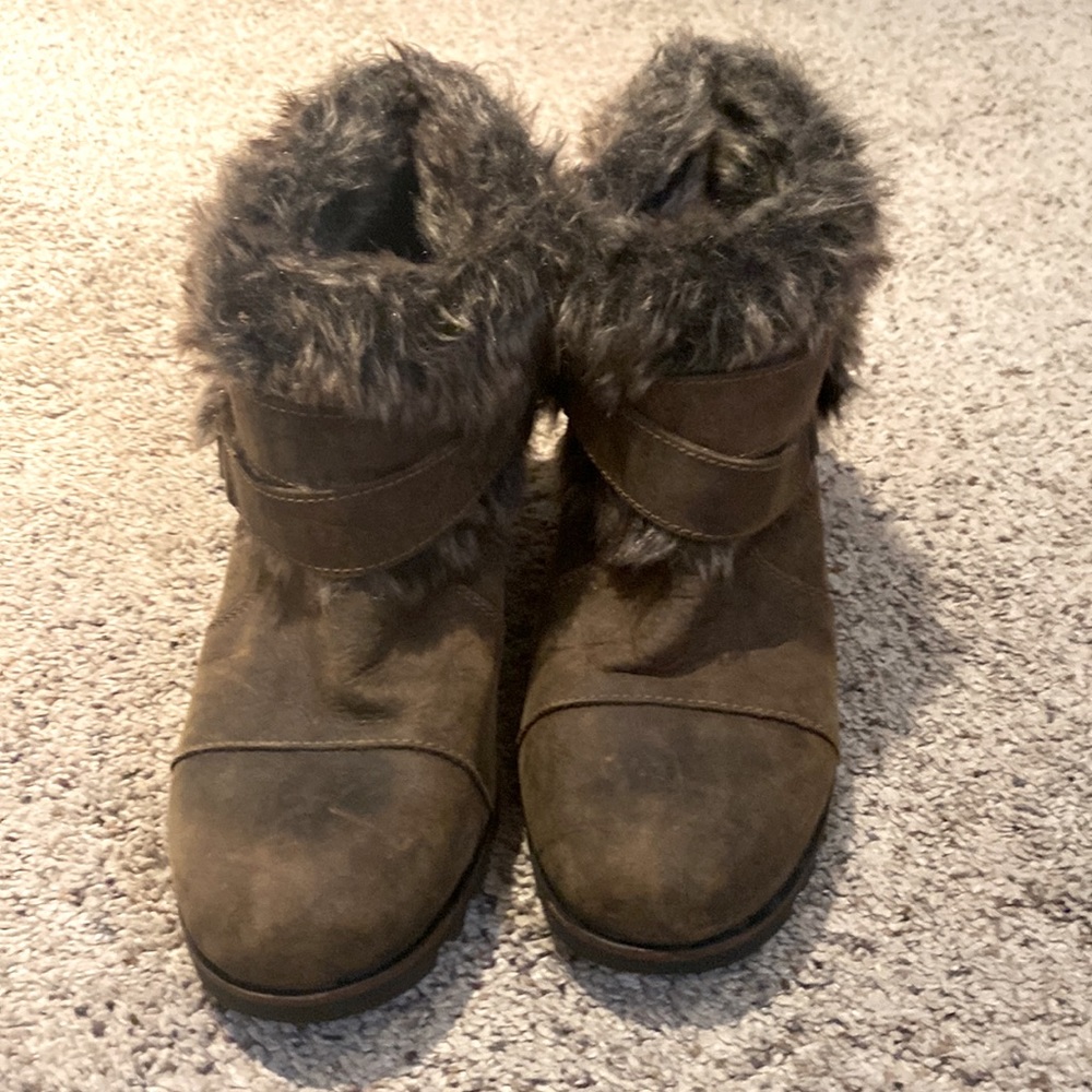 Like new Brown Sorel booties